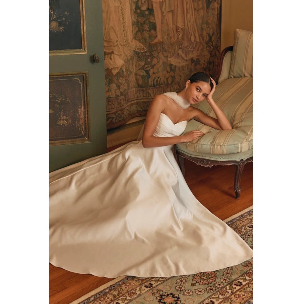 LULUS Satin Pleated Sweetheart Neck Strapless Bustier Princess Wedding Dress XS
